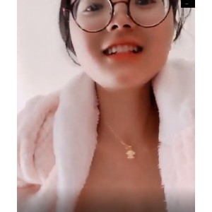 美女自拍展示：广东河源胡玉梅152P精品泄密视频58V737M