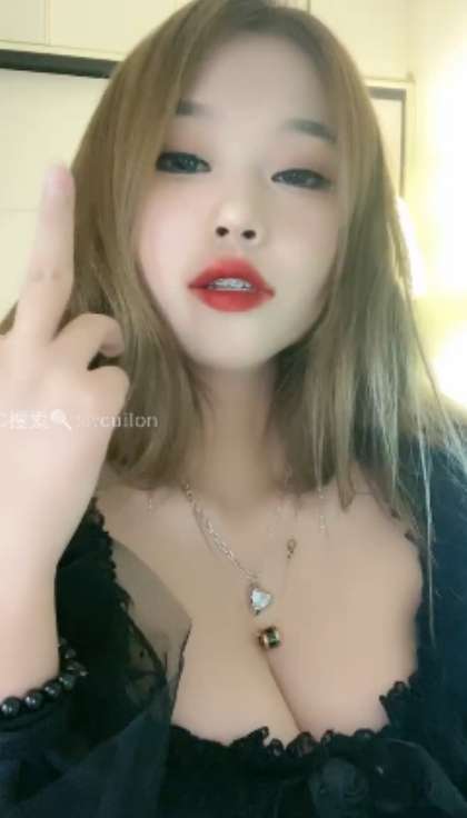 白桃套路直播：劲爆盯送口水磨铁棒1V1.2G百度云