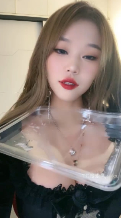 白桃套路直播：劲爆盯送口水磨铁棒1V1.2G百度云