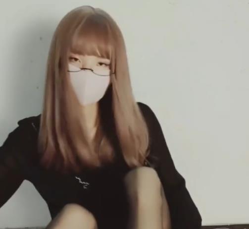 TS-jinwanxuan1999：P站伪娘新作，硅胶球、牛奶互动玩法大揭秘！