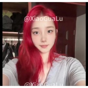 小瓜陆19岁美少女自拍资源31图集，首秀道具秀补的优质视频