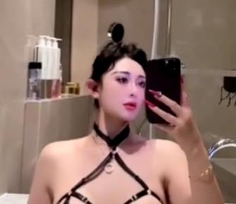 芷仪G宝：自拍美颜大R，定制瘦身特效，资源丰富，大小适中，下载观看