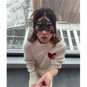 白领美女孙M瑶被包Y吞金日子资源自拍视频27部1.3G，涉及用嘴、吞金、T肛等元素，笑容气质让人心疼