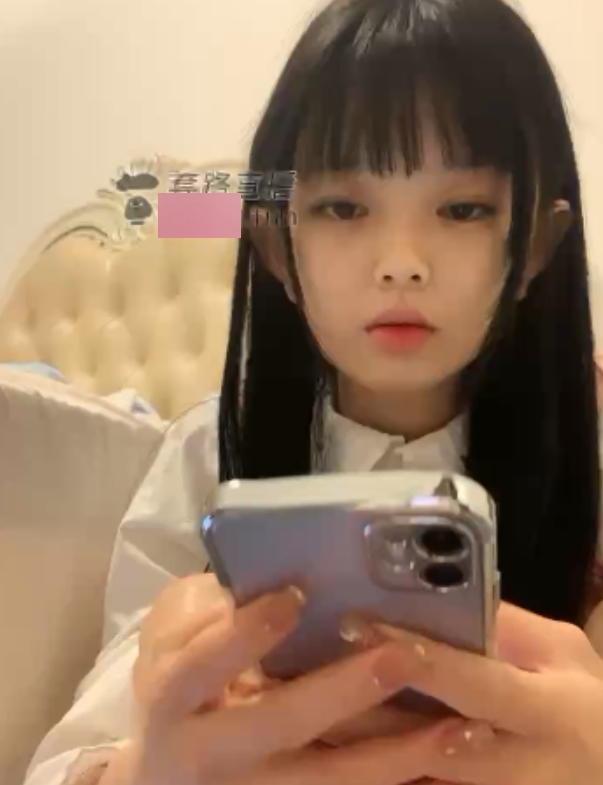 “阿月主播青涩剧情合集，40V9.5G视频大小，妹子奴cos麻衣学姐，玩弄闺蜜玩老公”