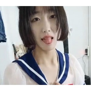 网络红人骨逗妹子&小奶敷敷：视频收藏量高达98，百度&ED2K广受欢迎