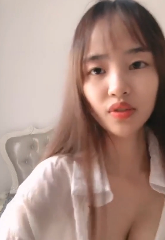 神秘女孩阿桃展现独特魅力，收藏量已达39，按需下载，5v8.7g视频震撼上线