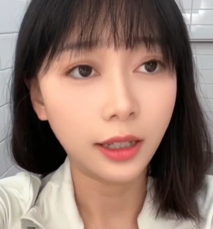 21g私拍大四学生妹BlackCat露娜酱家政面试视频展示，百度ed2k收藏狂潮