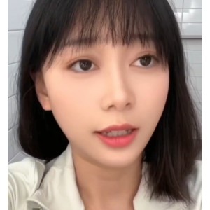 21g私拍大四学生妹BlackCat露娜酱家政面试视频展示，百度ed2k收藏狂潮