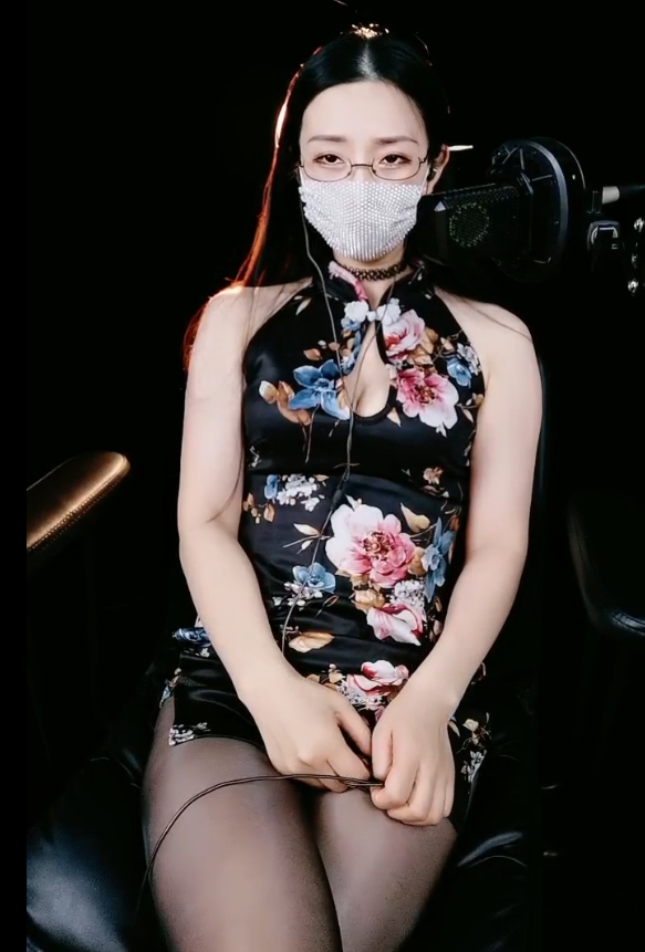 《百媚暖暖粗口骚麦吃瓜小故事10v20g》：李明霖带你领略互联网世界的独特魅力