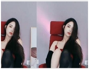 苏樱：斗鱼虎牙红人，诱惑宠粉，直播秀不停