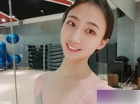 有关。她不仅在瑜伽领域展现出了非凡的才华，还通过自己的作品合集向大家展示了自己的魅力。无论是身体柔软的展示，还是高难度动作的挑战，李娜都在视频和照片中展现出了自己独特的魅力。这份作品合集的大小虽然只有337MB，但却蕴含着她的辛勤付出和对瑜伽的热爱。让我们一起来欣赏这位网红瑜伽老师的作品吧！