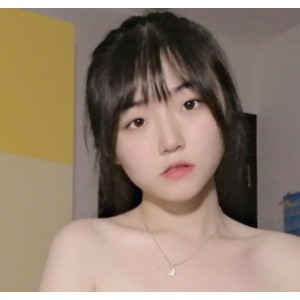 校园美少女小鸭臀尺度私拍37.3M福利视频，清纯漂亮惊艳展现