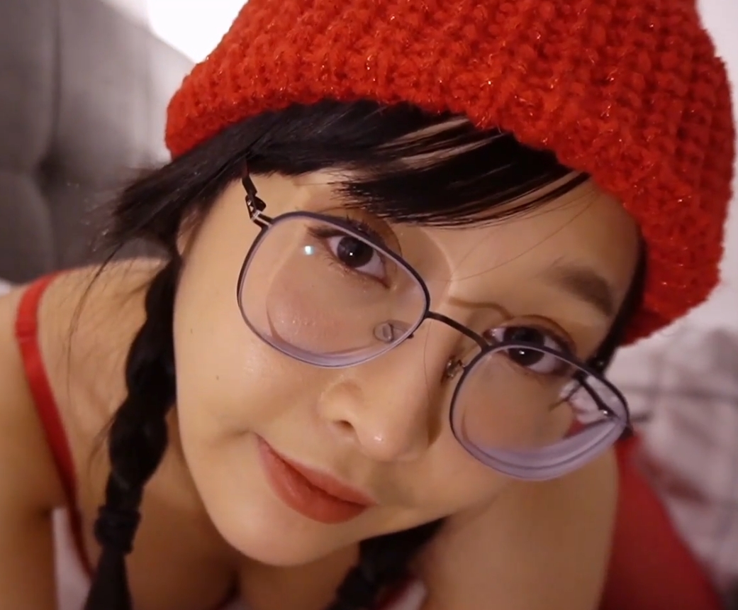 眼镜妹deerlong：魅力主播219个精彩视频，52.7g珍藏合集