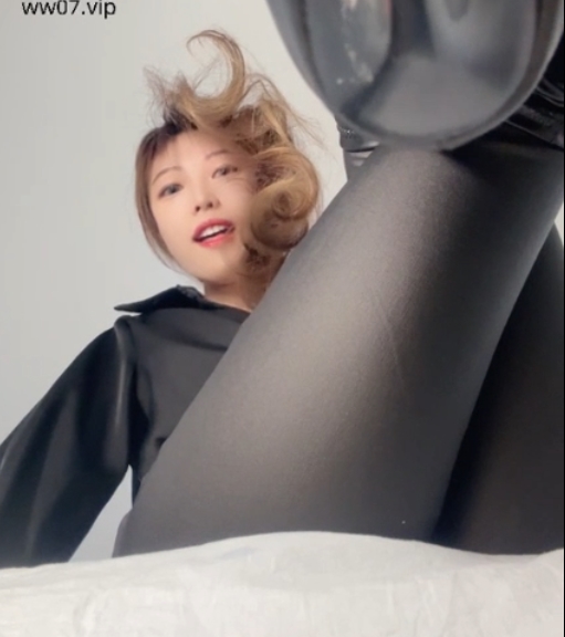 搬运直播玩物酒鸽最新合集1V600M，皮裤皮靴红绿灯，百度盘分卷压缩解压