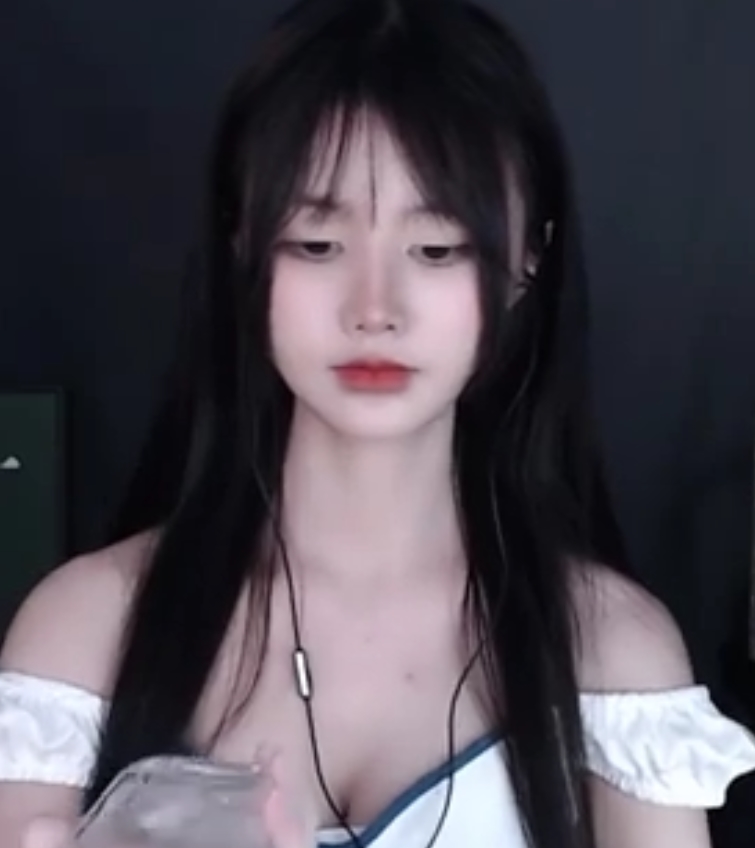 虎牙福利Coser萌夏茉最新合集13VXXG，专业助眠好凶！