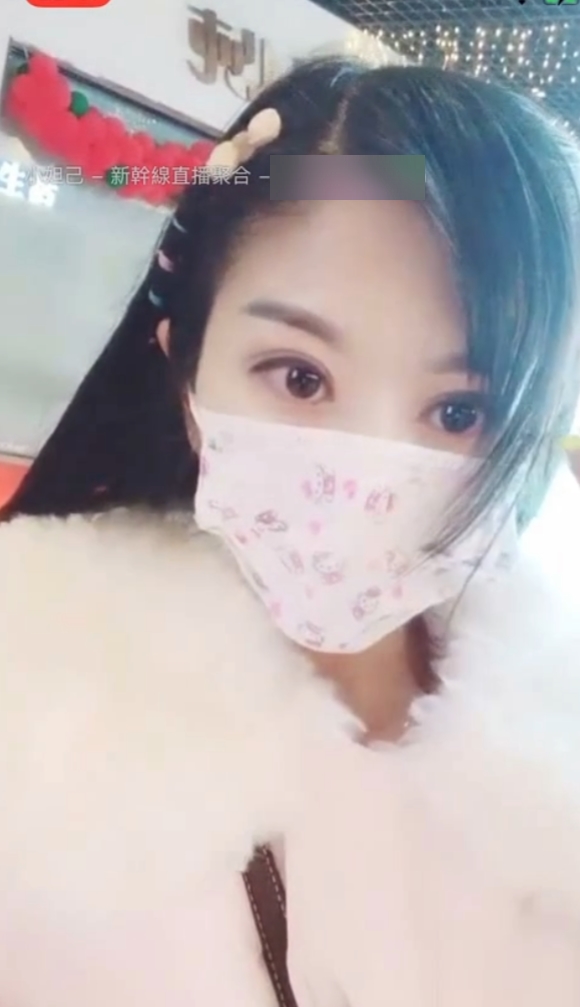 户外快手重庆妹子小狐狸晴儿最新合集31V38G，带大黑牛直播