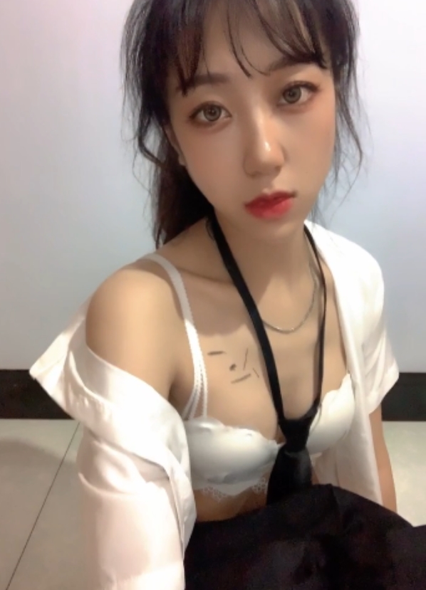 B站热舞一少居家举牌定制40部15.7G真带劲