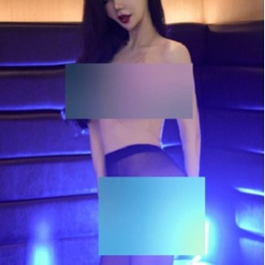 秀人网心妍小公主塞子尺度闪现1.4G4V7四人游优质