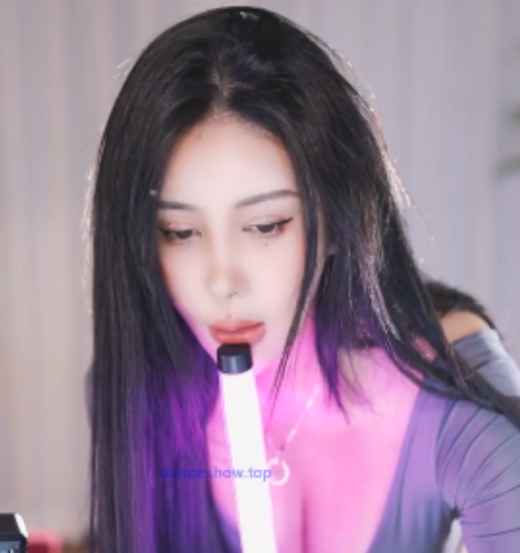 网易CC依阳baby热舞4V600MB流口水