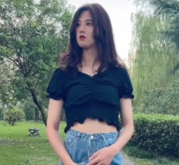 树上CD小薰伪娘湖景大作1部950MB火辣