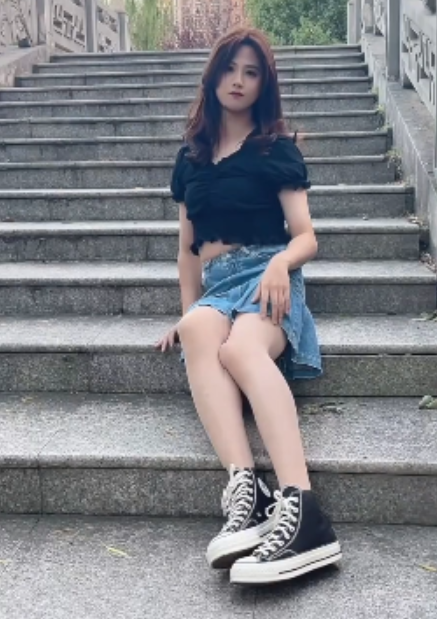 树上CD小薰伪娘湖景大作1部950MB火辣