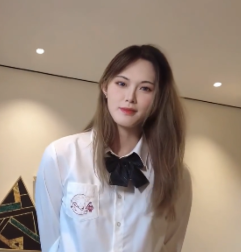 桃子吖七月黑丝JK伪娘新作508MB这腿绝了