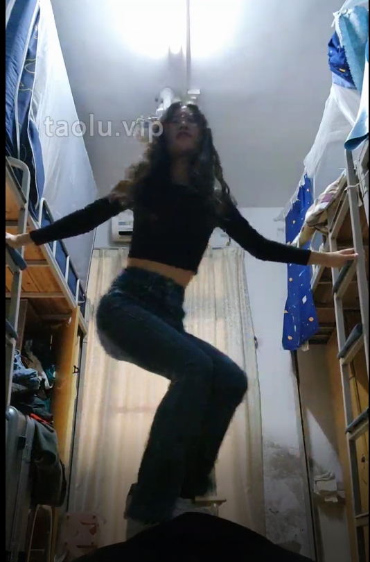 素人星探JK宿舍偷溜实录1V348M白袜视角