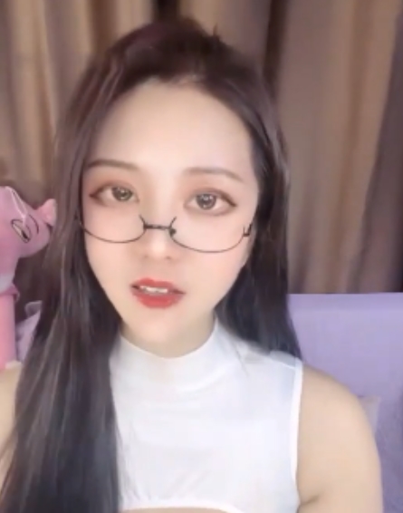 小鱼儿推特绝美福利视频1V3G疯传