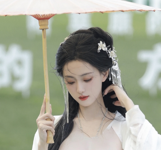 周姐井川里予古风去衣32P40M全网疯传