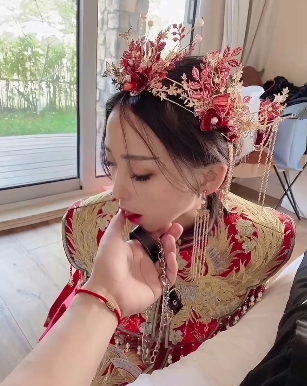 胖臀兔兔秀禾私拍8V+5P网盘273MB乖乖女
