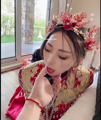 胖臀兔兔秀禾私拍8V+5P网盘273MB乖乖女