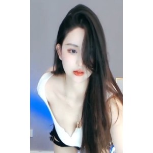虎牙斗鱼苏樱直播间浮力热舞1V400M顶级前车大灯